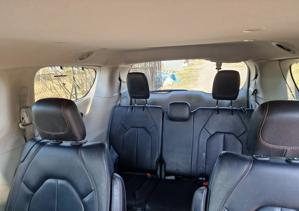 Chrysler Pacifica cena 59900 przebieg: 145000, rok produkcji 2019 z Lubartów małe 191